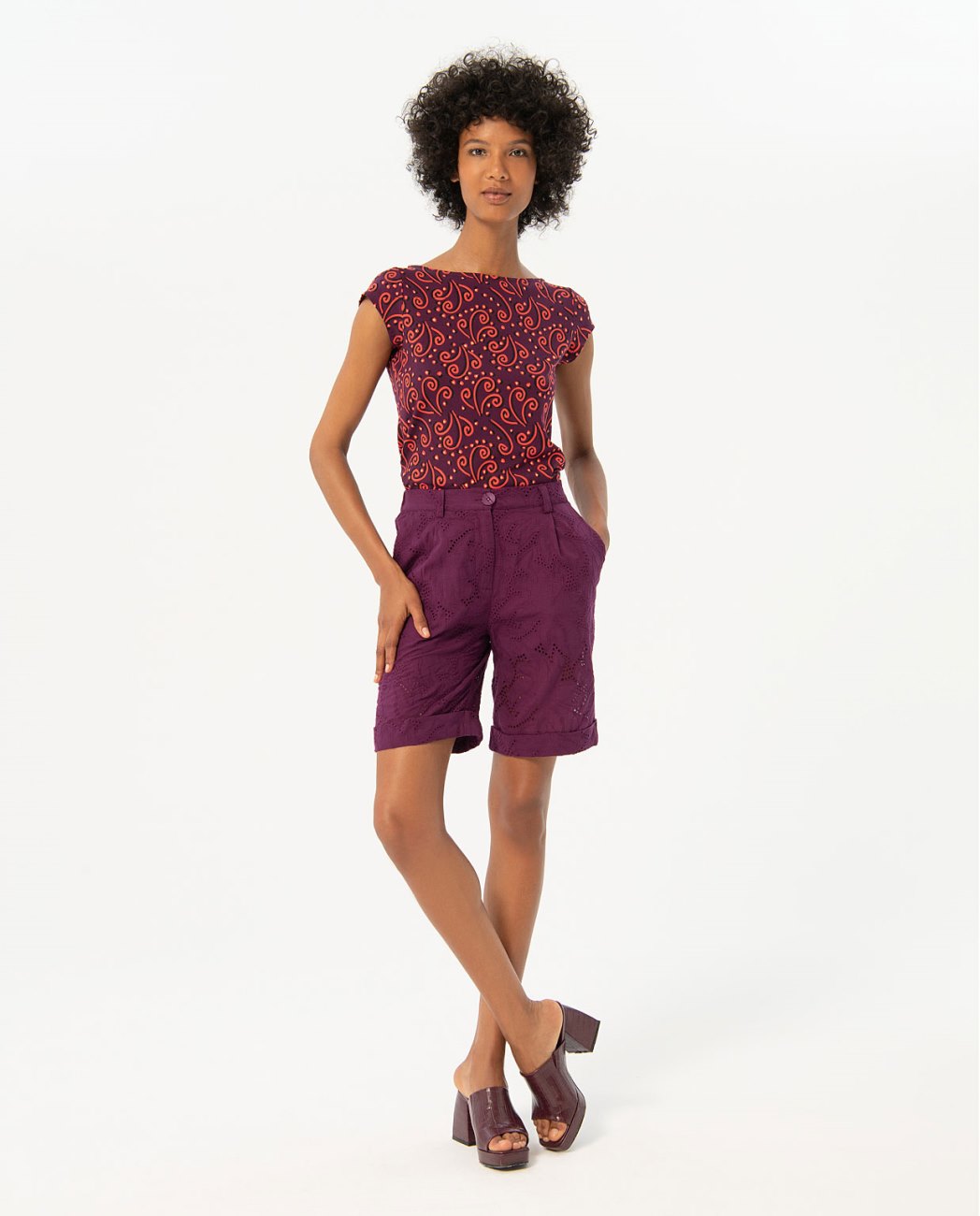 Surkana Wide T-shirt with wide collar s/s-Maroon