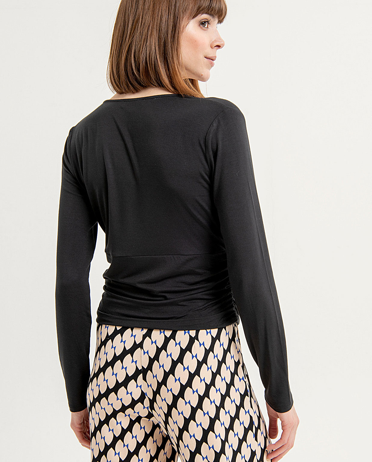 Surkana Draped bottom crossover t-shirt-Black