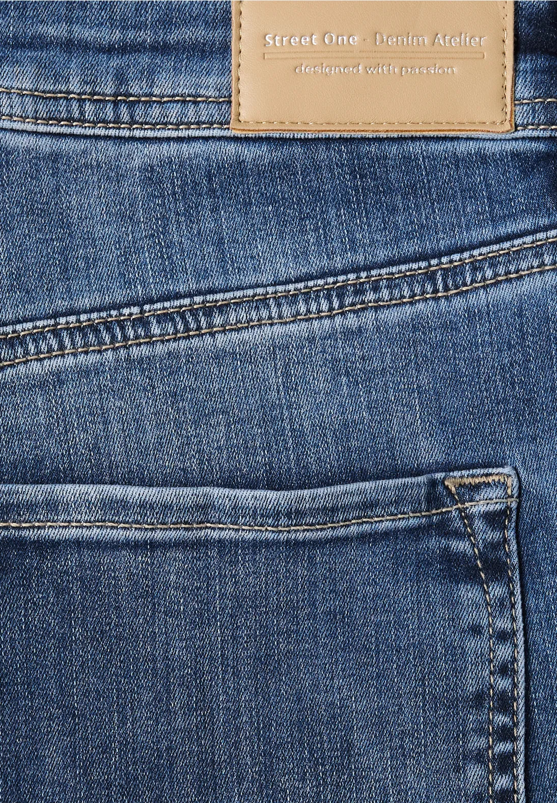 Street One Relaxed Barrel Leg Jeans in a Loose Fit - Denim.