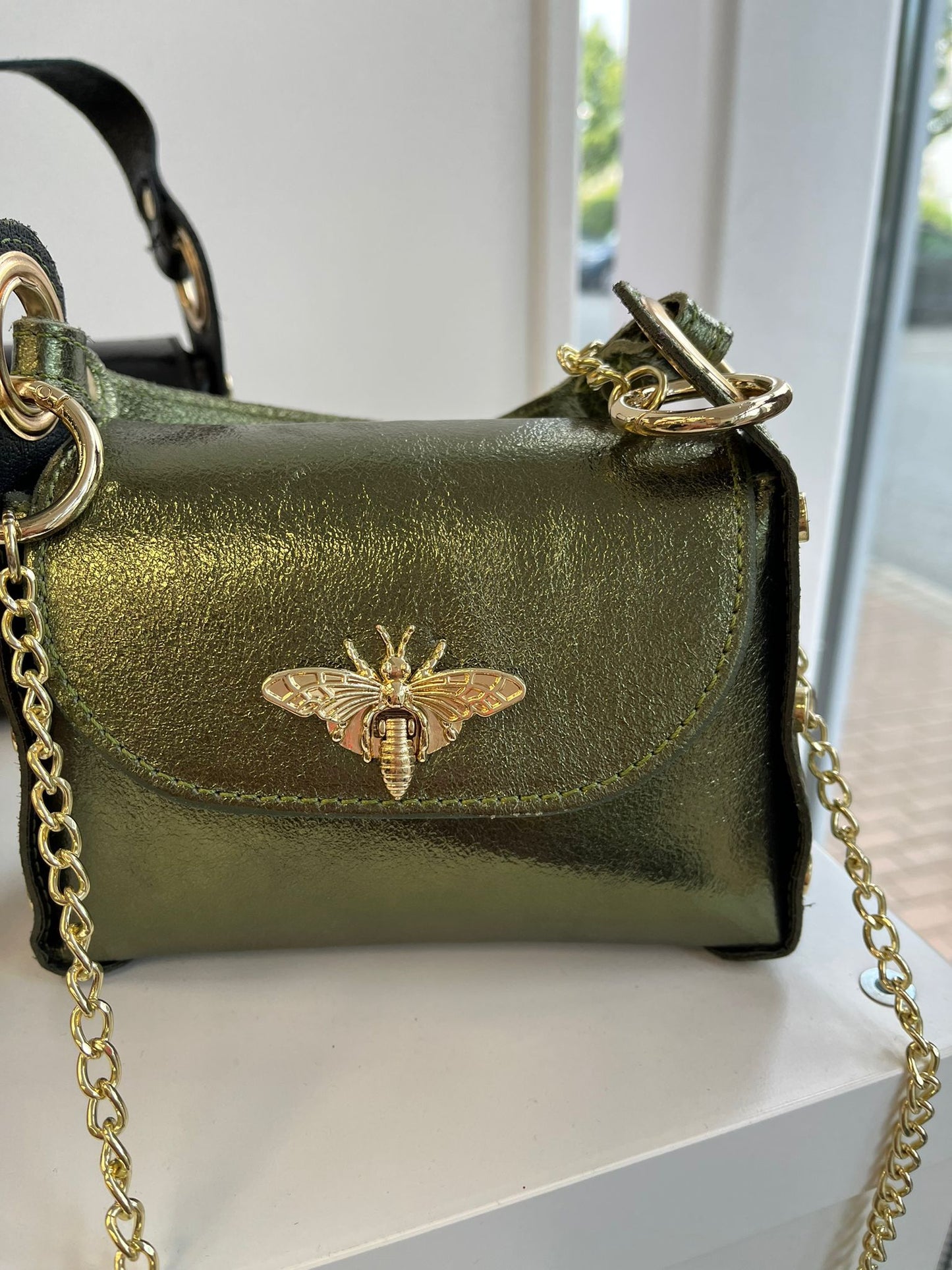 Kyla Leather Bee Bag with chain strap-Grn