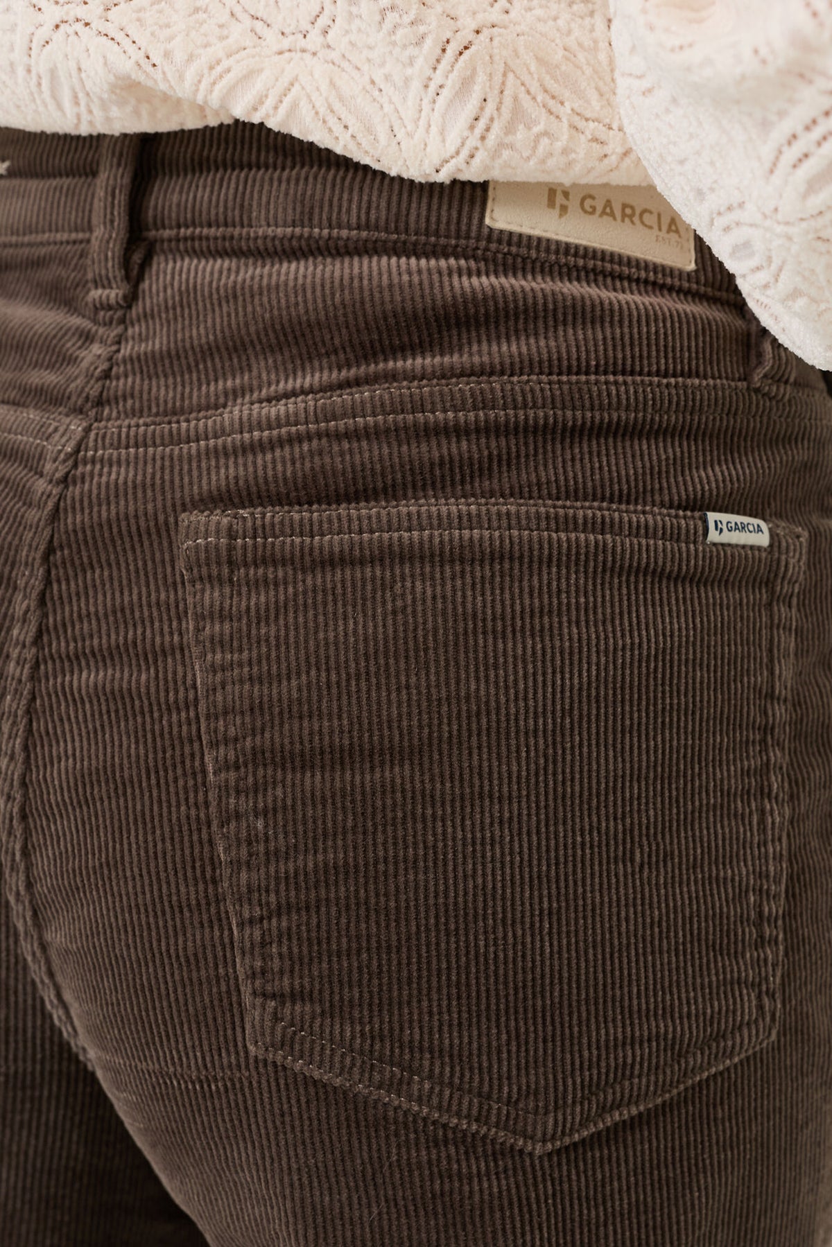 Garcia Corduroy Barrel Jeans - Mocha.