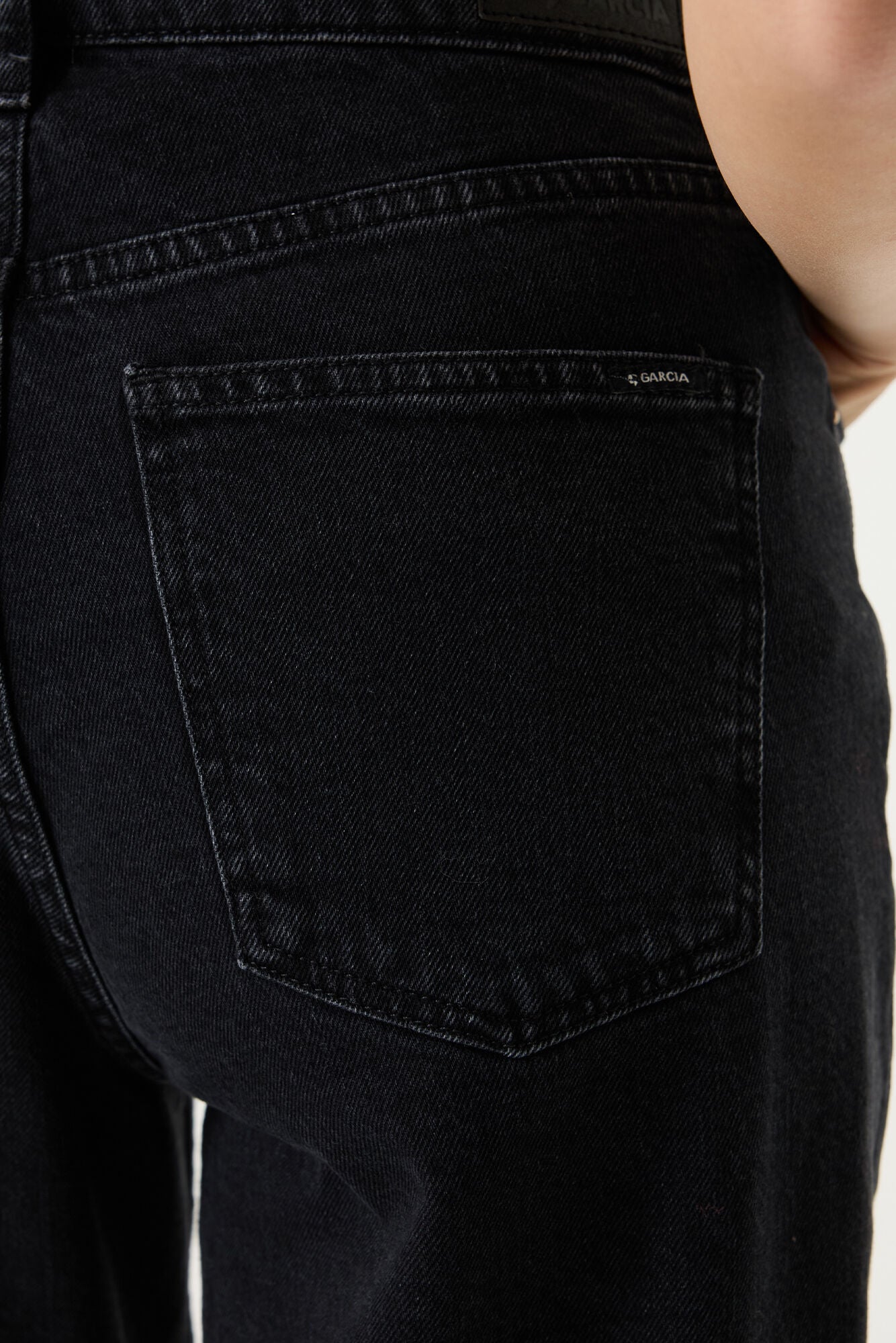 Garcia Isabella Jeans - Mom Fit 30" Leg. Black