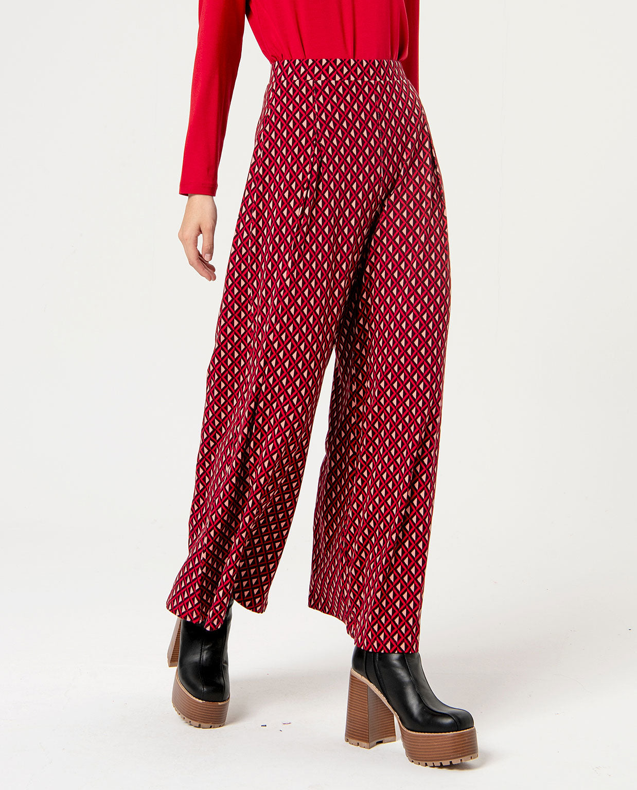 Surkana Wide Trousers With Darts. Red