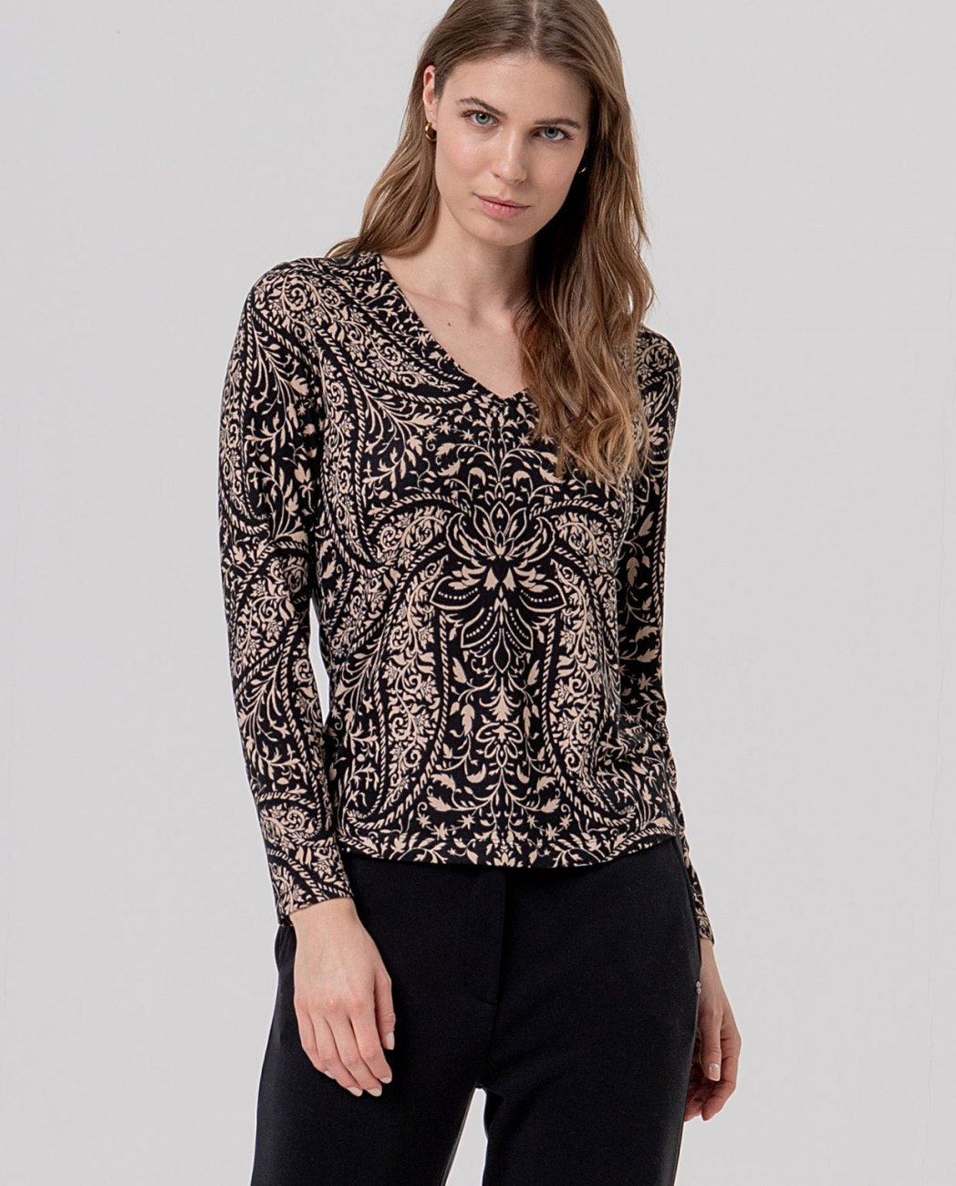Surkana V Neck Long Sleeve Top - Black & Cream Mix.
