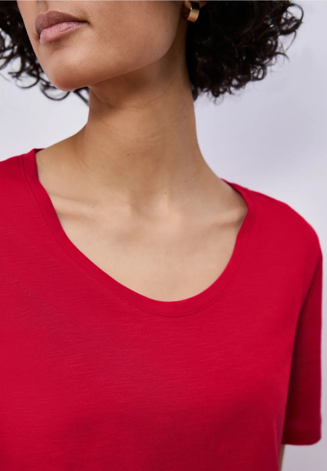 Street One Basic T/Shirt in a Rounded V Neck - Red.