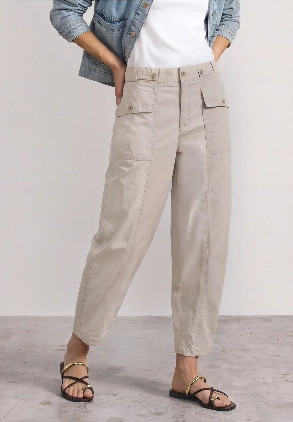 Street One High Waist Barrel Leg Trousers in a Casual Fit - Beige.