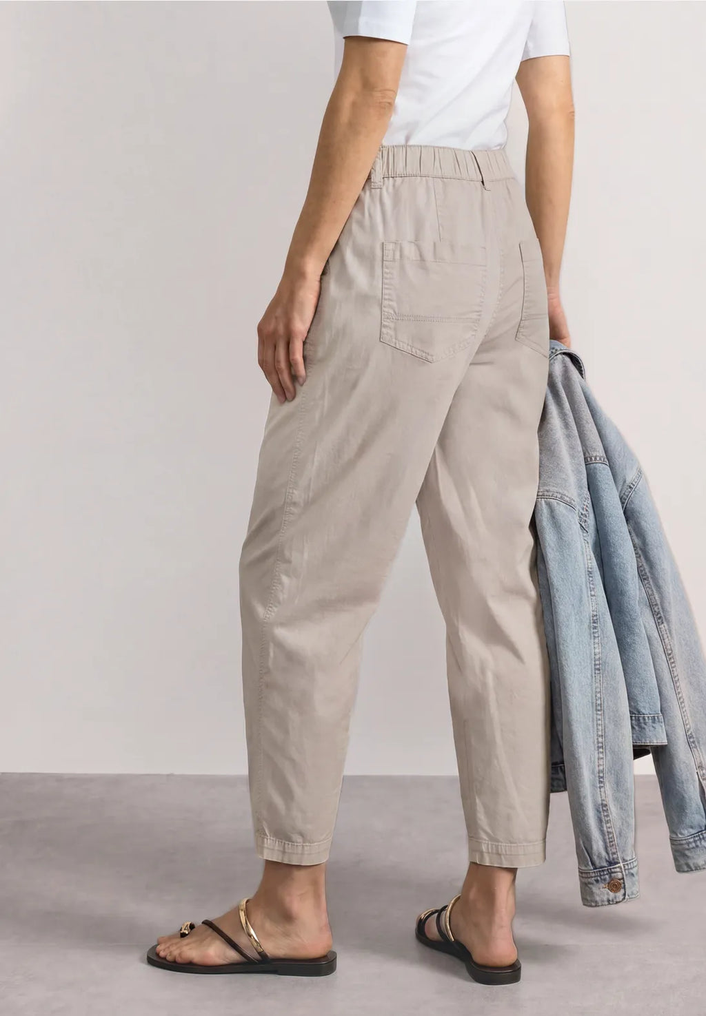 Street One High Waist Barrel Leg Trousers in a Casual Fit - Beige.