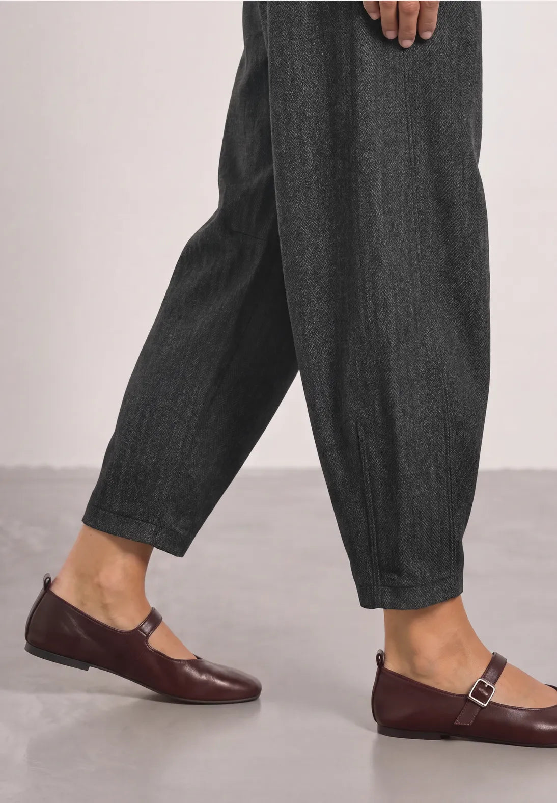 Street One High Waisted Barrel Trousers - Black Herringbone