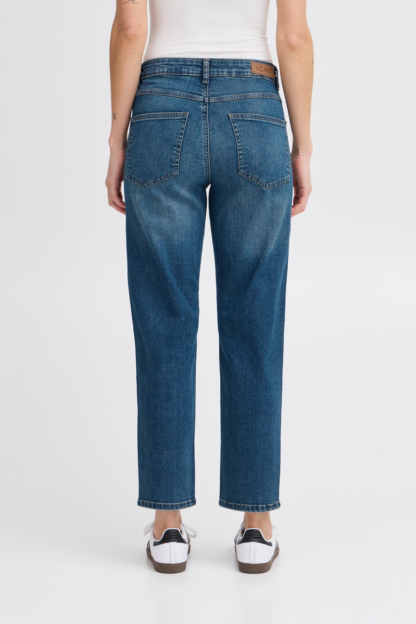 ICHI IHTWIGGY RAVEN Mom fit jeans