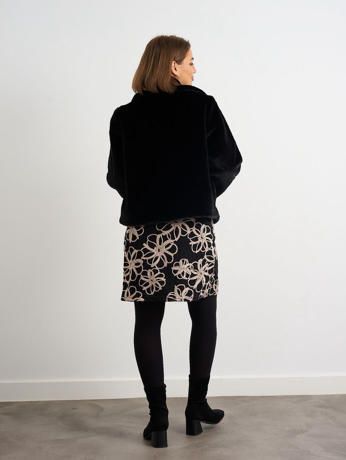 Kyla Faux Fur Black.