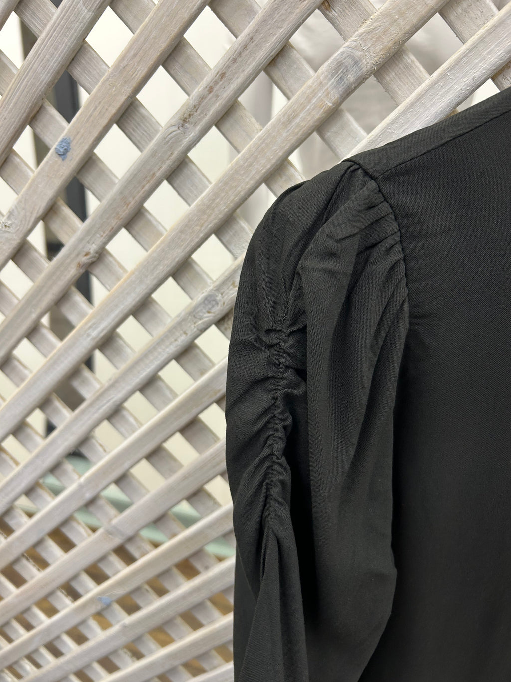 ICHI IHVERA SH24 - Short Sleeve Blouse Black.