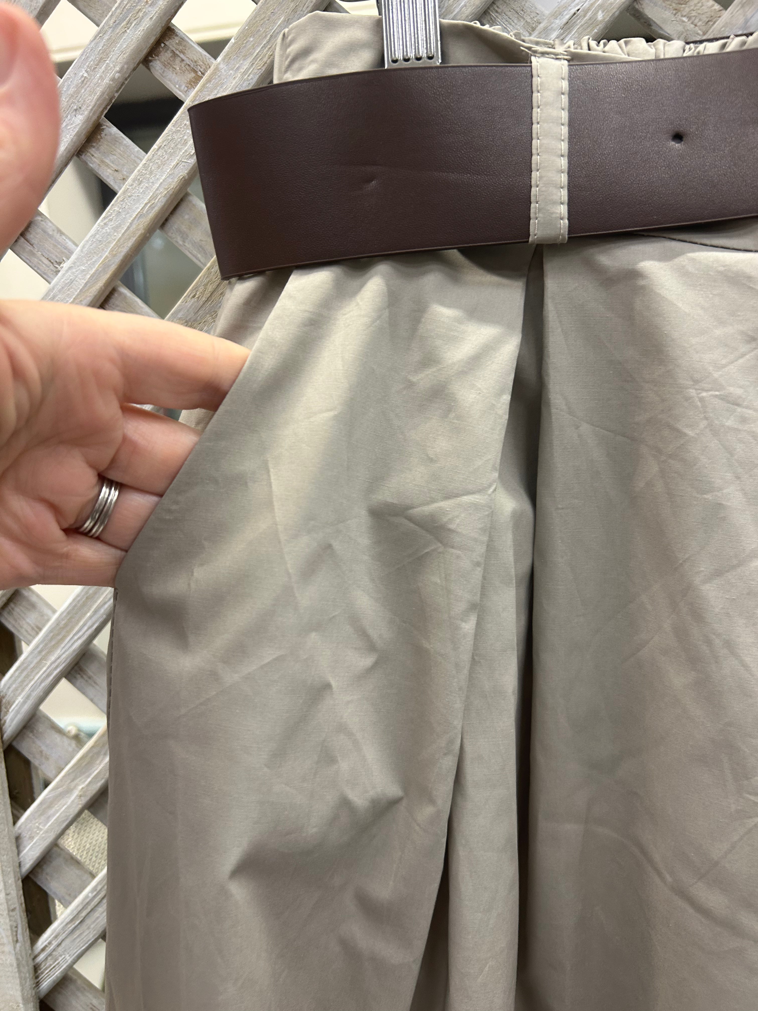 Kyla Bermuda Style Trousers - Mocha.