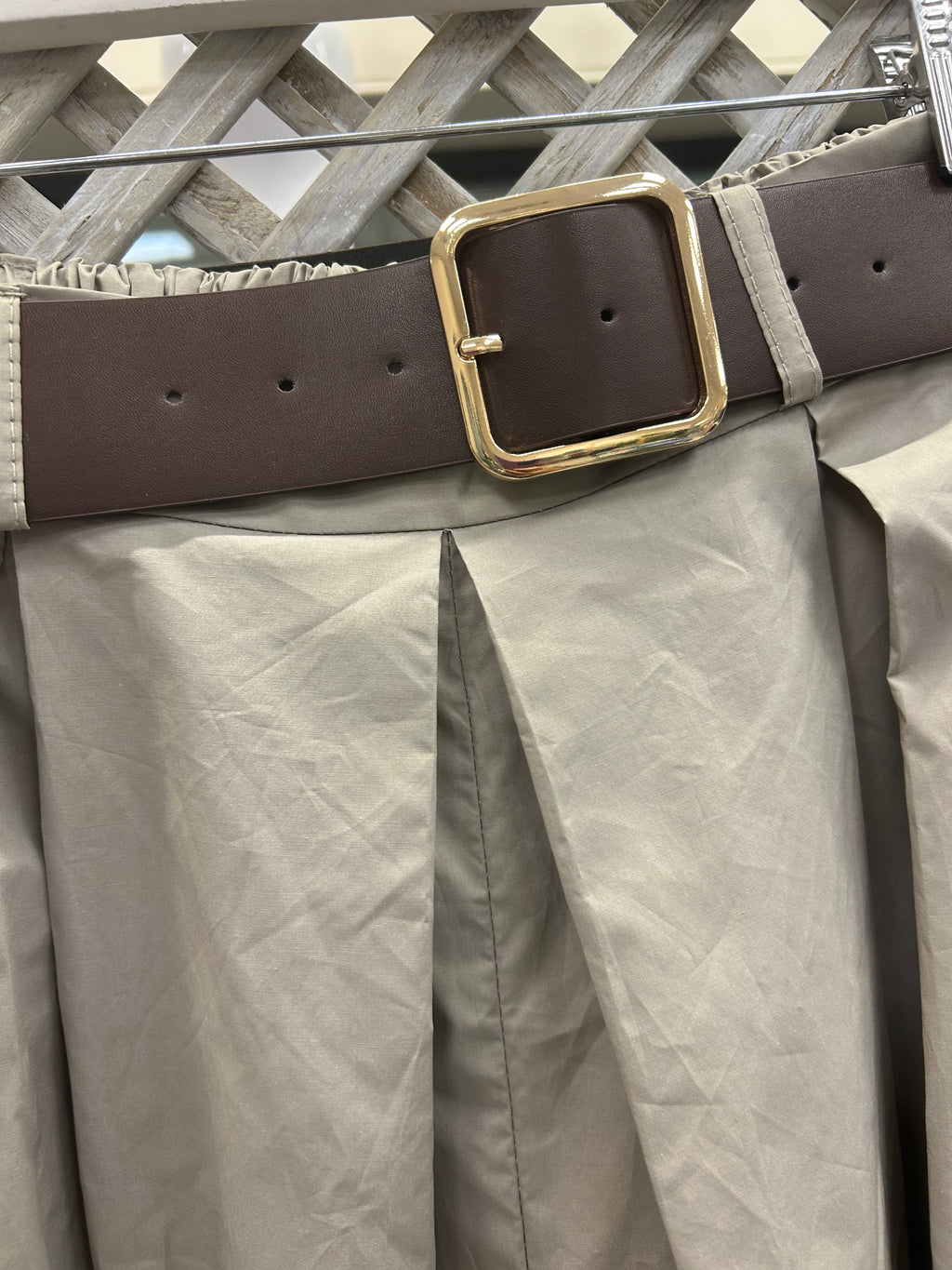 Kyla Bermuda Style Trousers - Mocha.
