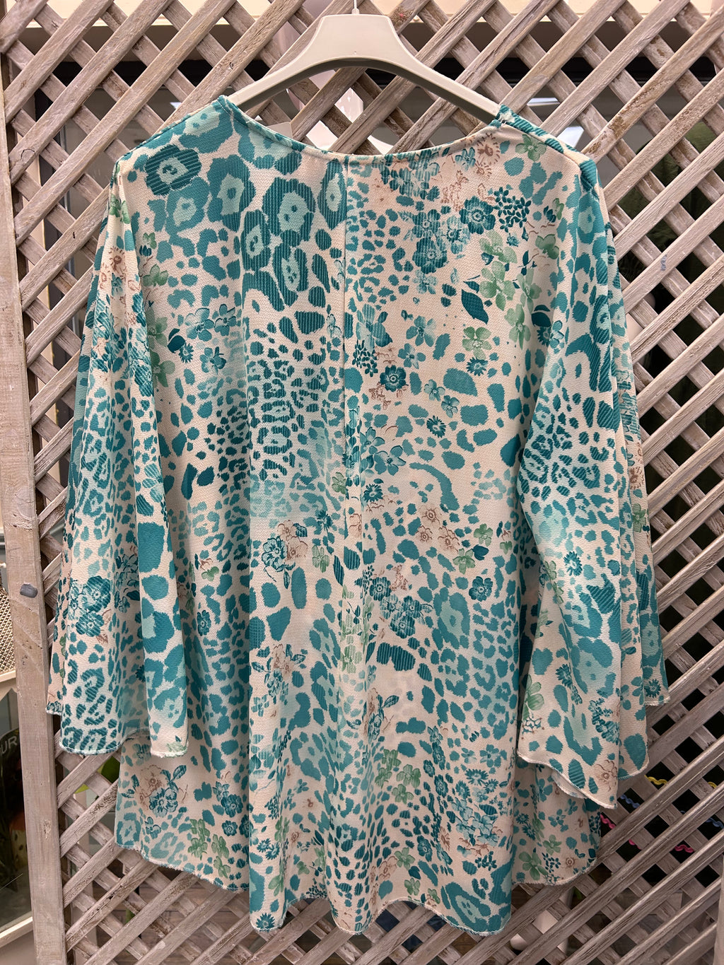 Turquoise Print Top with Wide Fliud Sleeve.