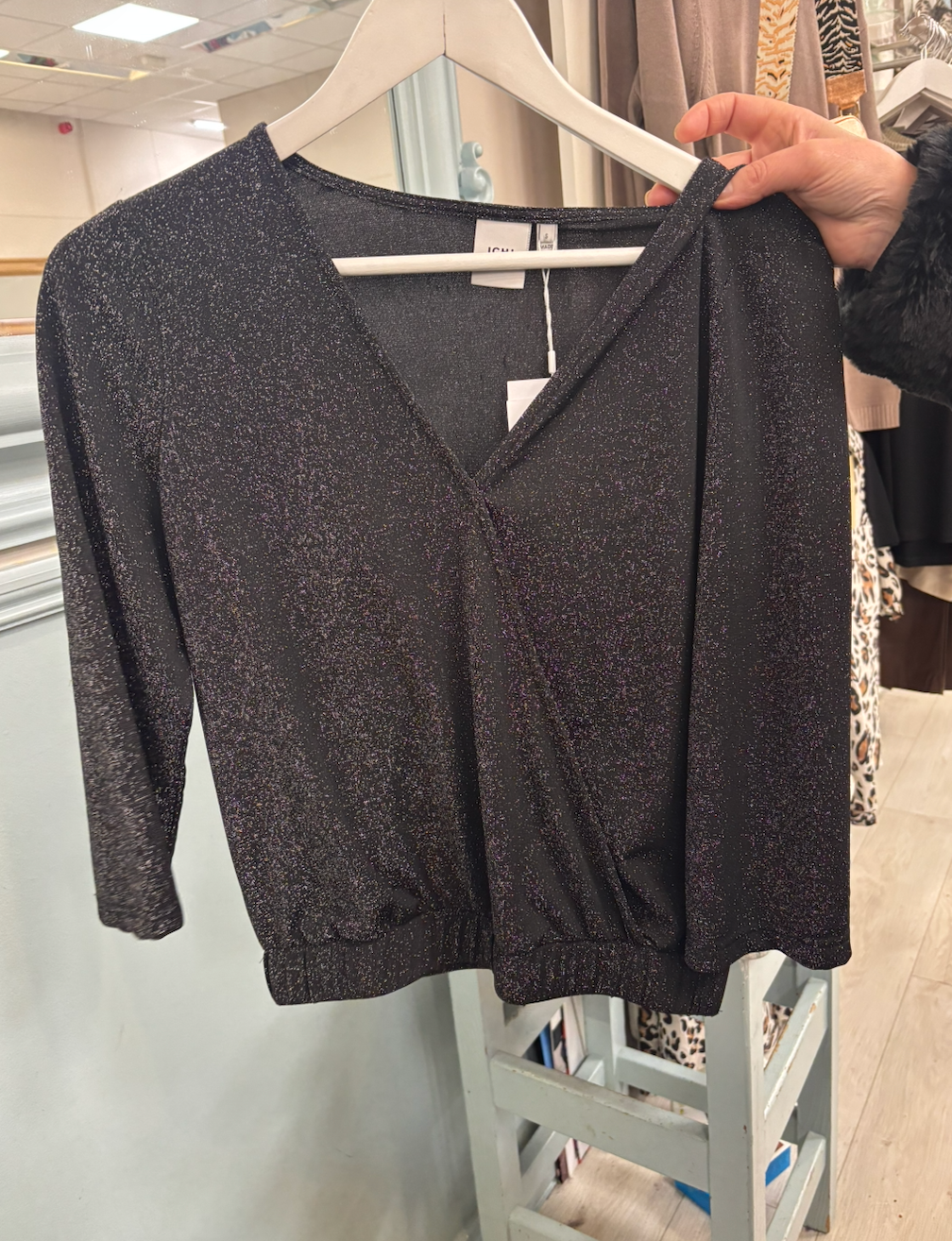 Shimmer V-Neck Top – Black