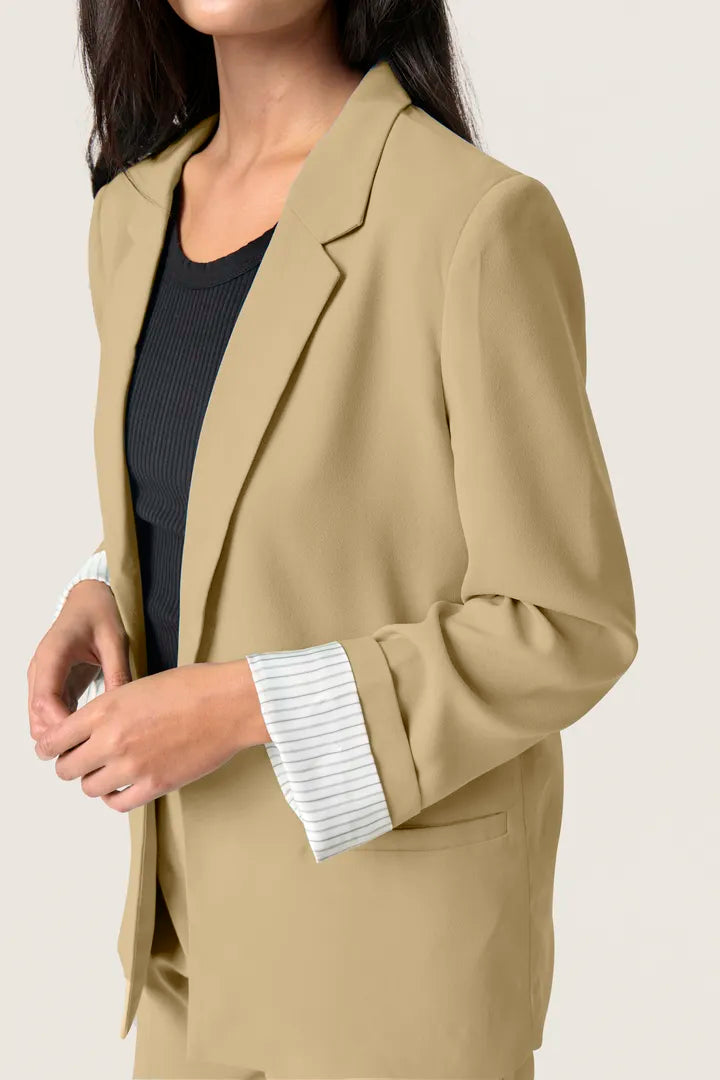 Soaked in Luxury SL Shirley Fold up Blazer