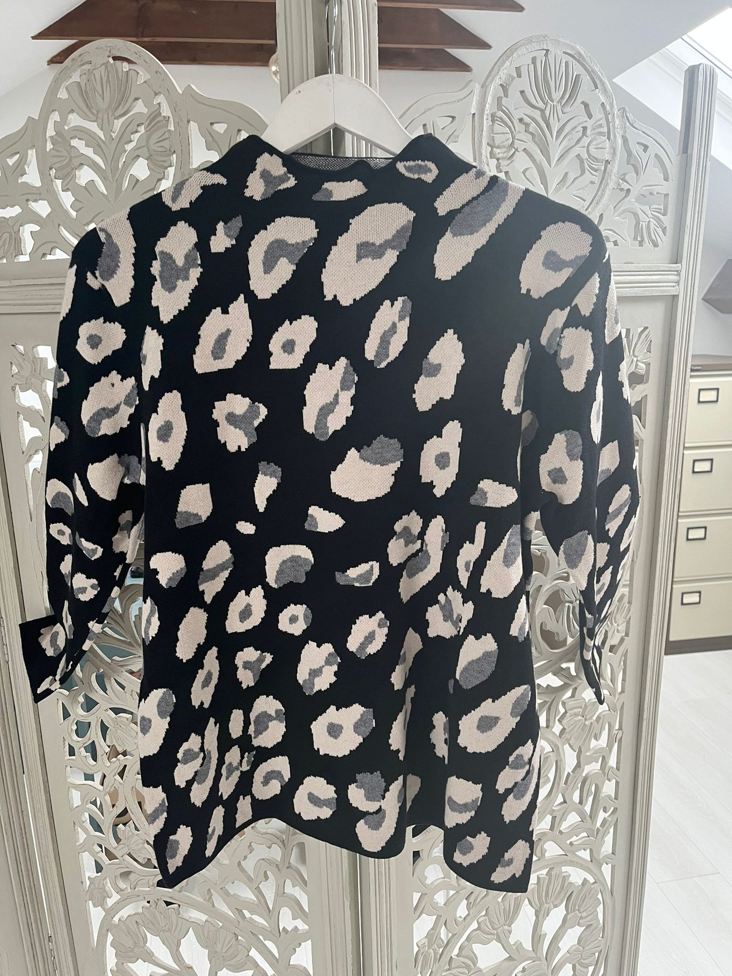 Kyla Turtle neck knit Leopard print-Black