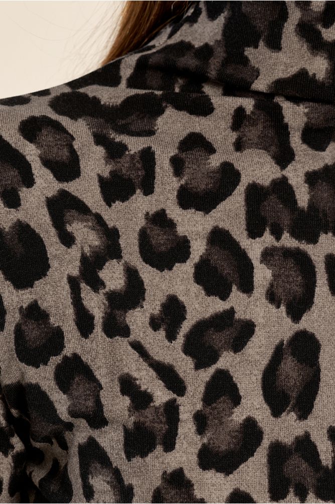 Molly Bracken Turtle Neck Top - Leopard.