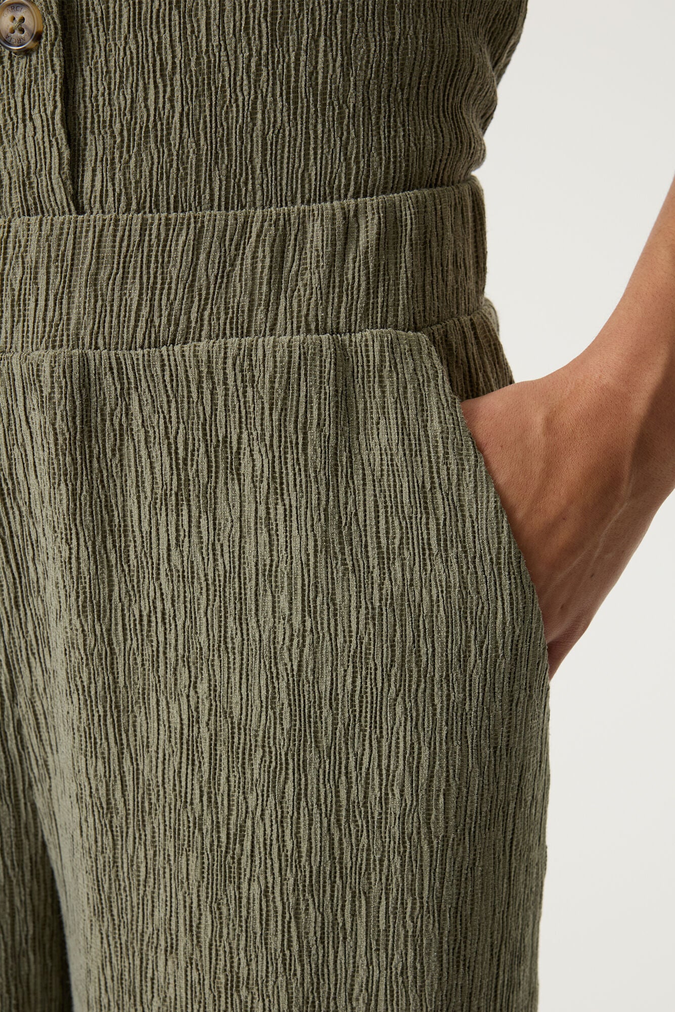 Garcia Wide Leg Trousers with Elasticated Waist Plisse Fabric - Olive