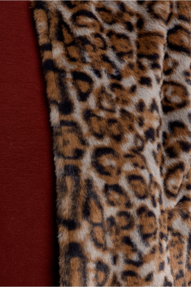 Molly Bracken Sleeveless Faux Fur Jacket - Leopard.