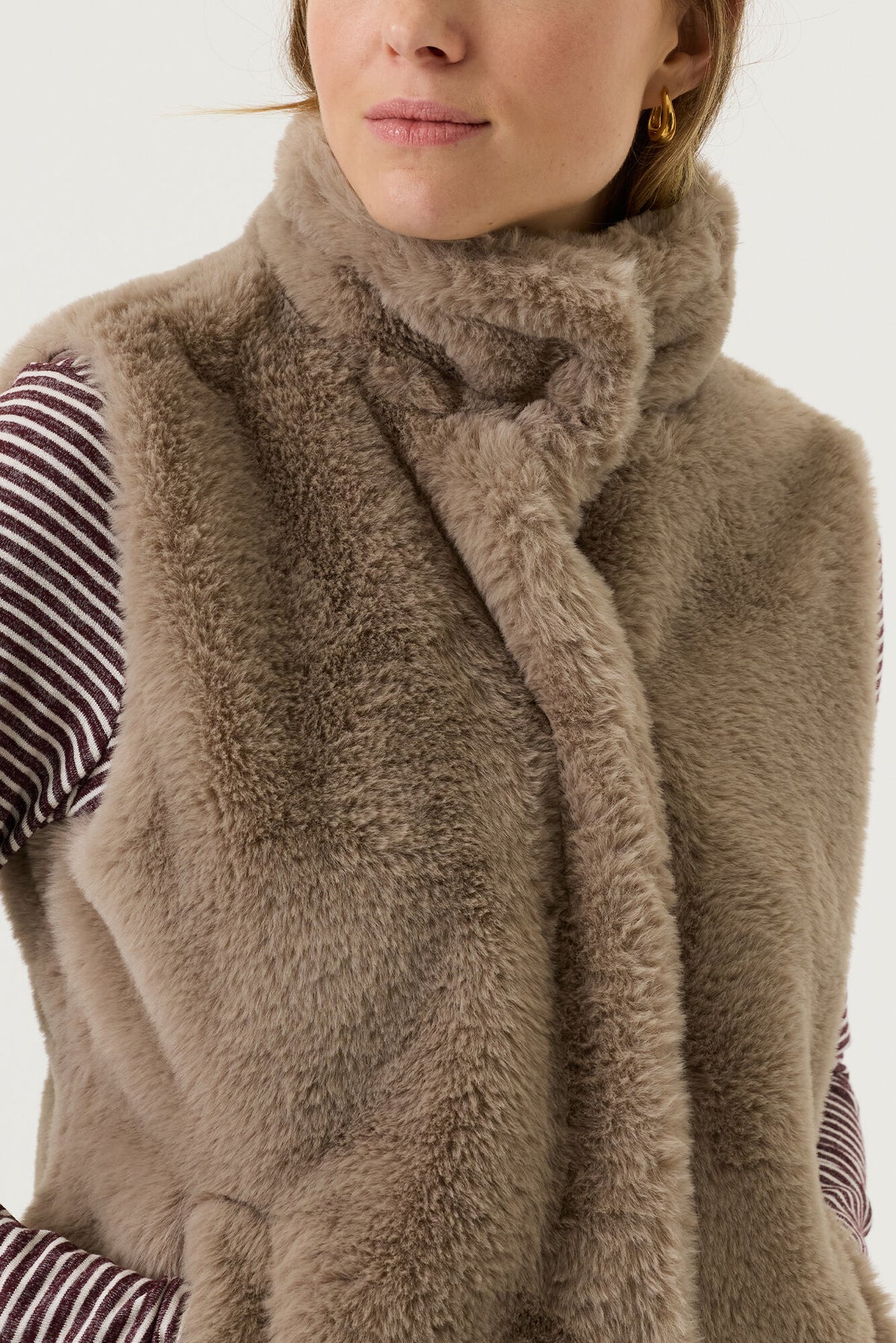 Garcia Sleeveless Faux Fur - Mocha.