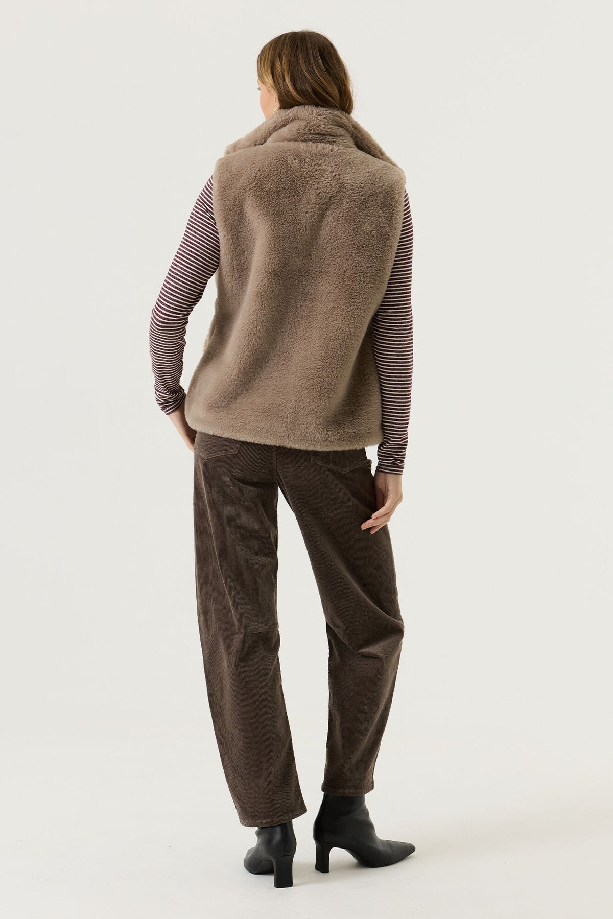 Garcia Sleeveless Faux Fur - Mocha.