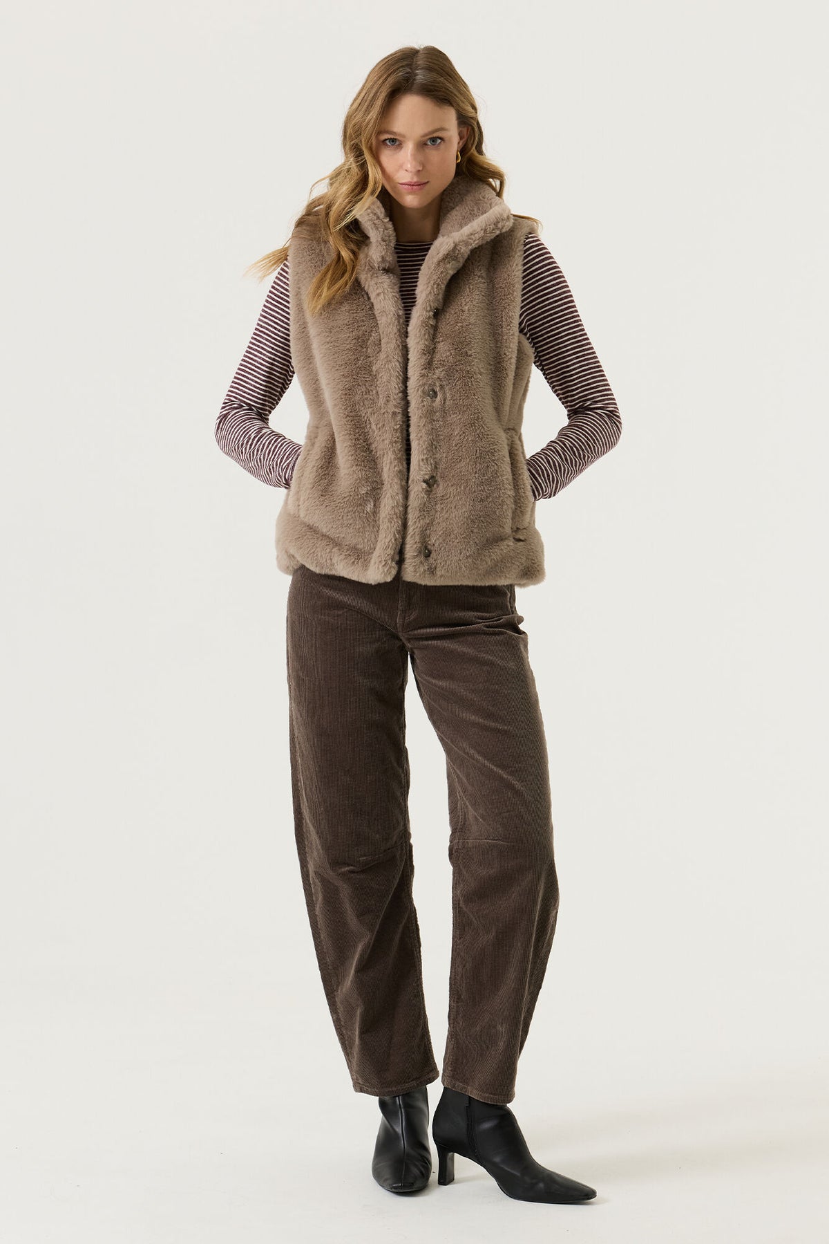Garcia Sleeveless Faux Fur - Mocha.