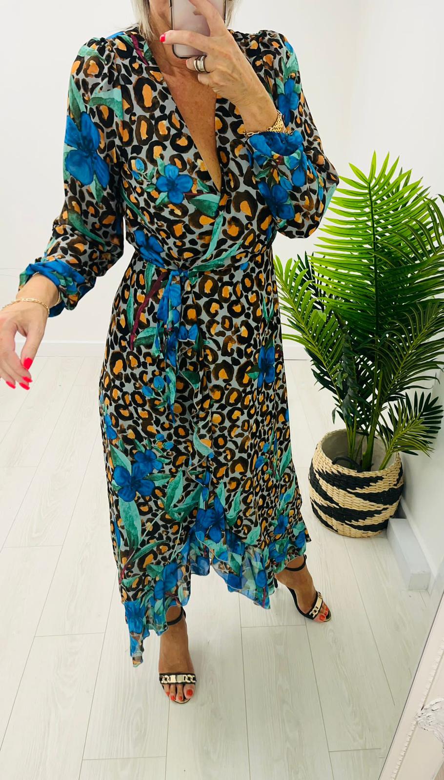 Kyla Dress, Faux wrap, elastic waist LS in Leopard Mix