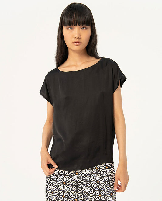Surkana Wide blouse with boat neck s/s-Black