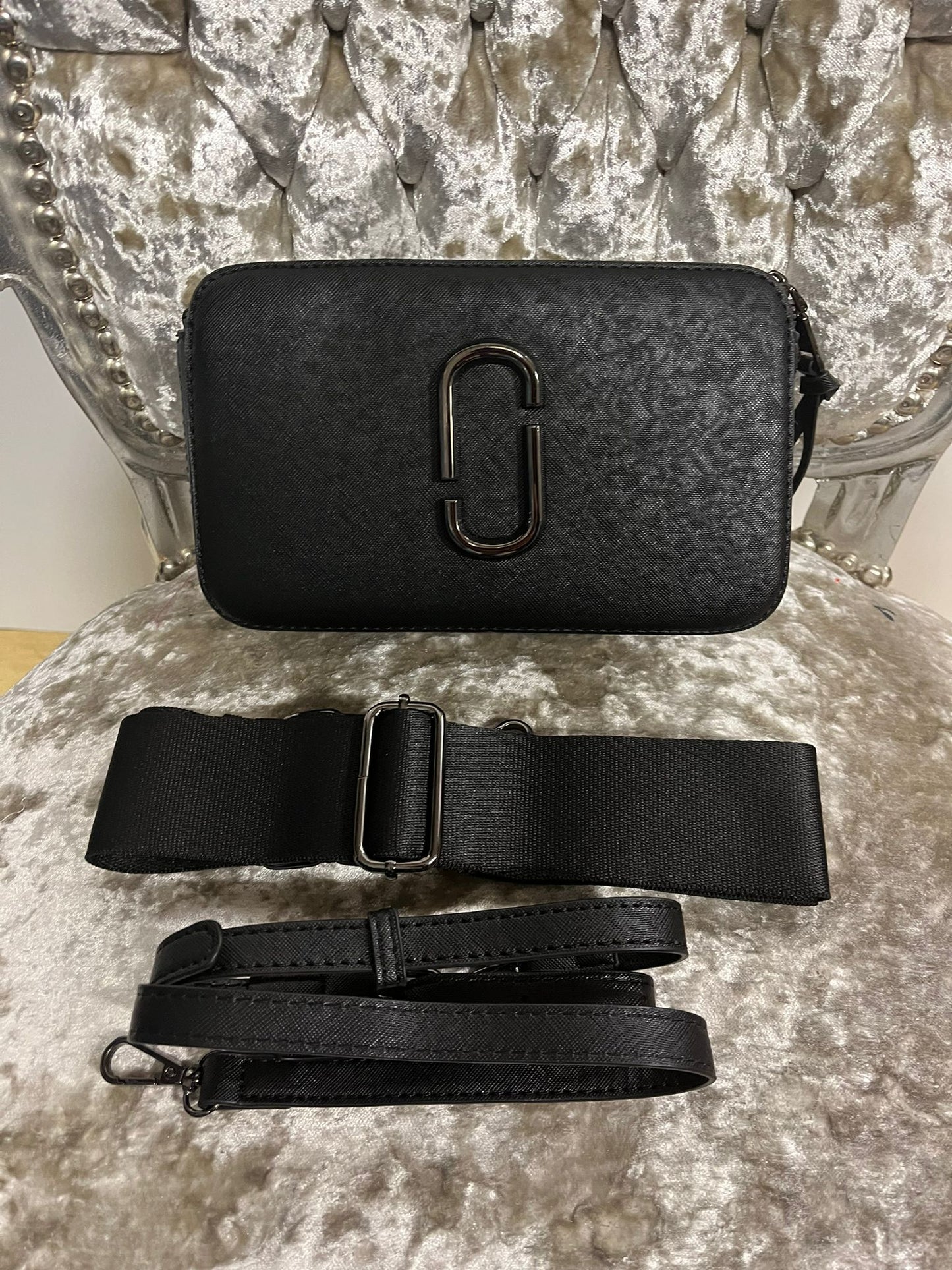 De Bear Camera bag-2 straps & 2 zips-Matt Black
